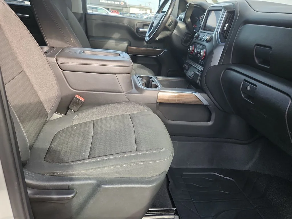 Used 2020 Silver Chevrolet LT image 15