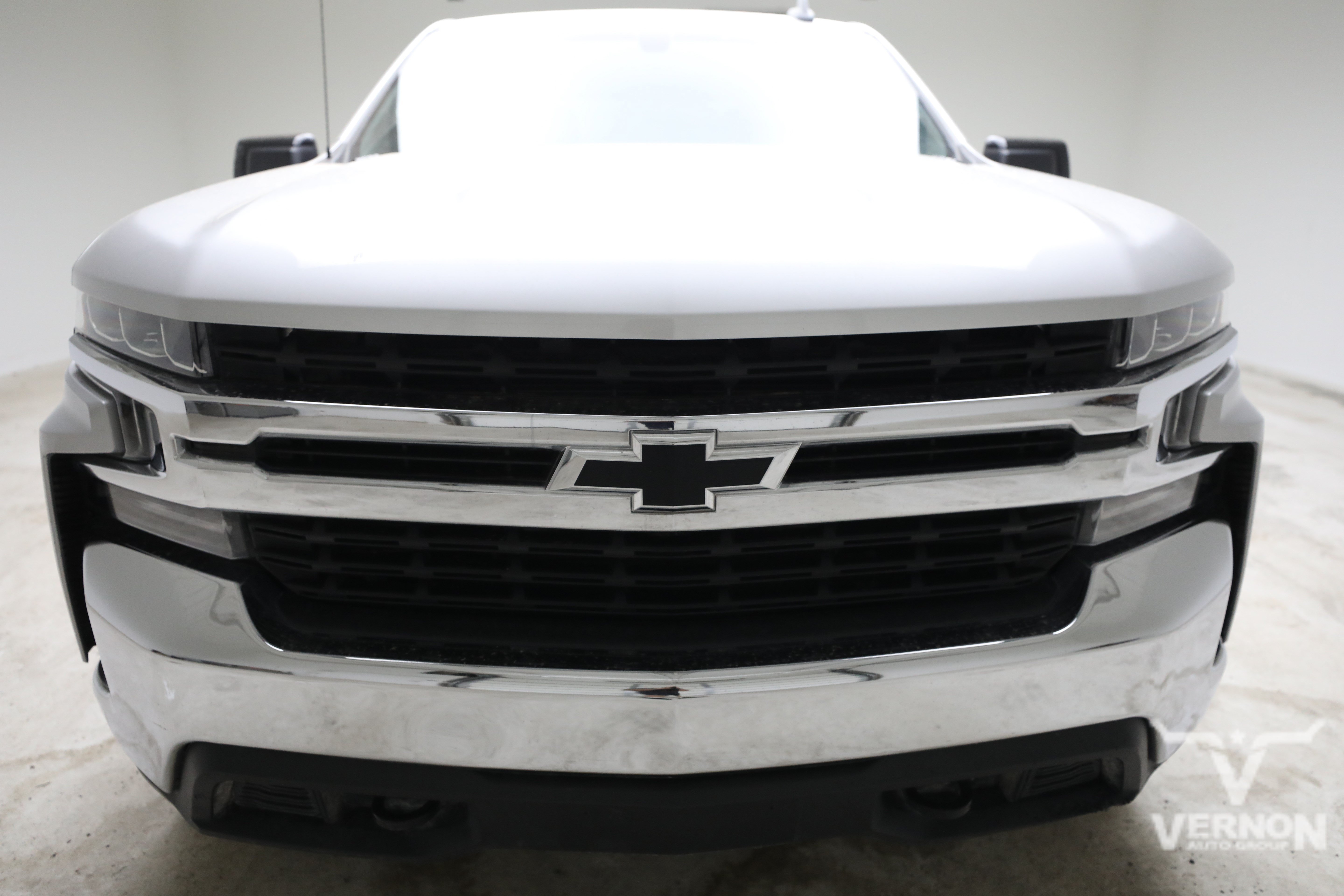 Used 2021 Silver Ice Metallic Chevrolet Y image 8