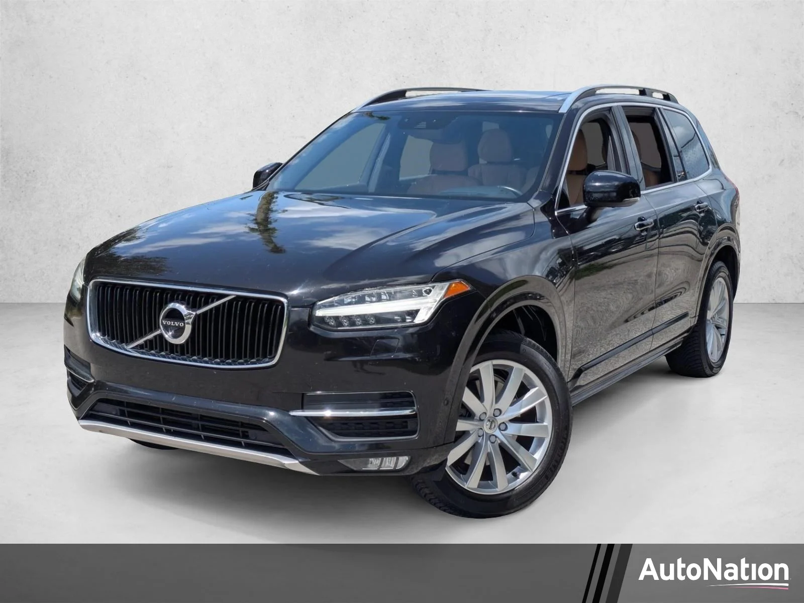 Used 2018 Onyx Black Metallic Volvo Momentum image 1