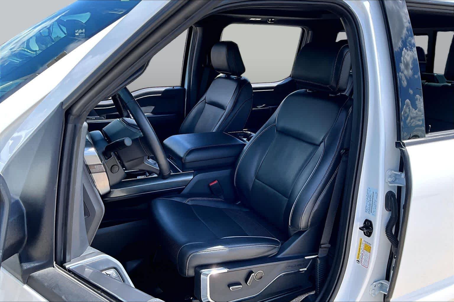 Used 2023 Star White Metallic Tri-Coat Ford LARIAT image 8