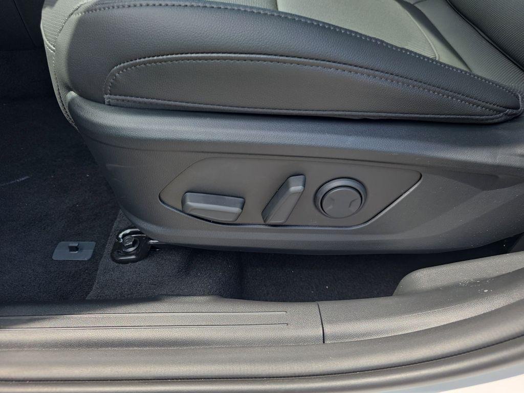 New 2026 White Pearl Hyundai SEL FWD image 11
