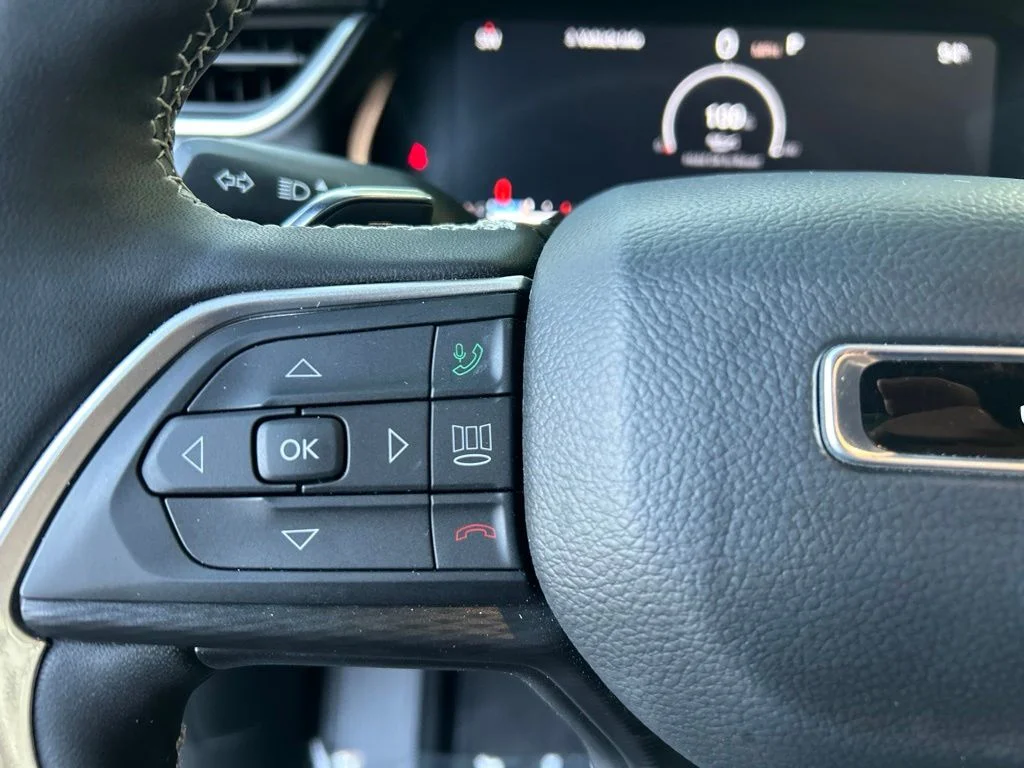 Used 2025 White Jeep Altitude X image 16
