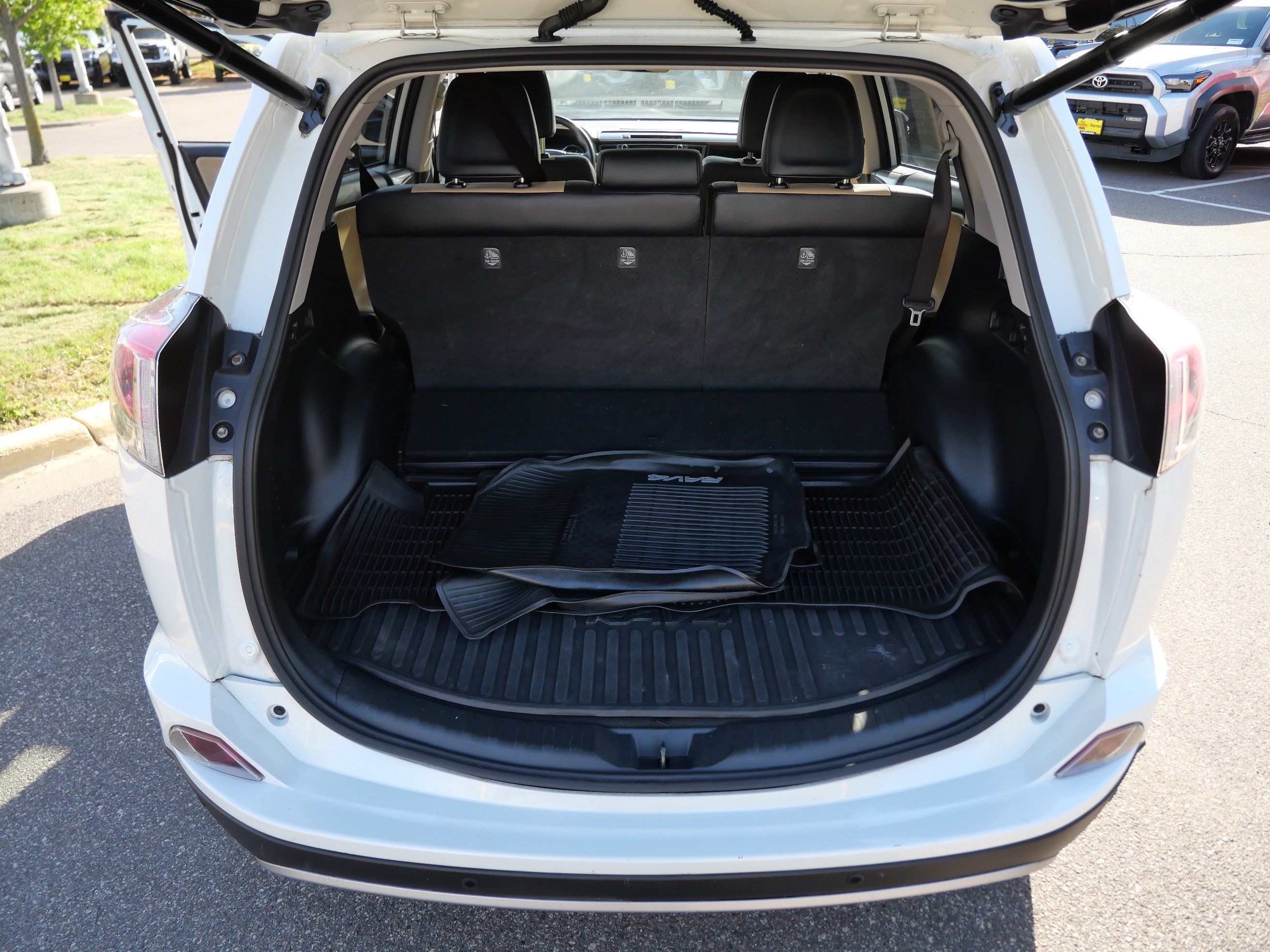 Certified Used 2018 Blizzard Pearl Toyota Hybrid Limited image 18