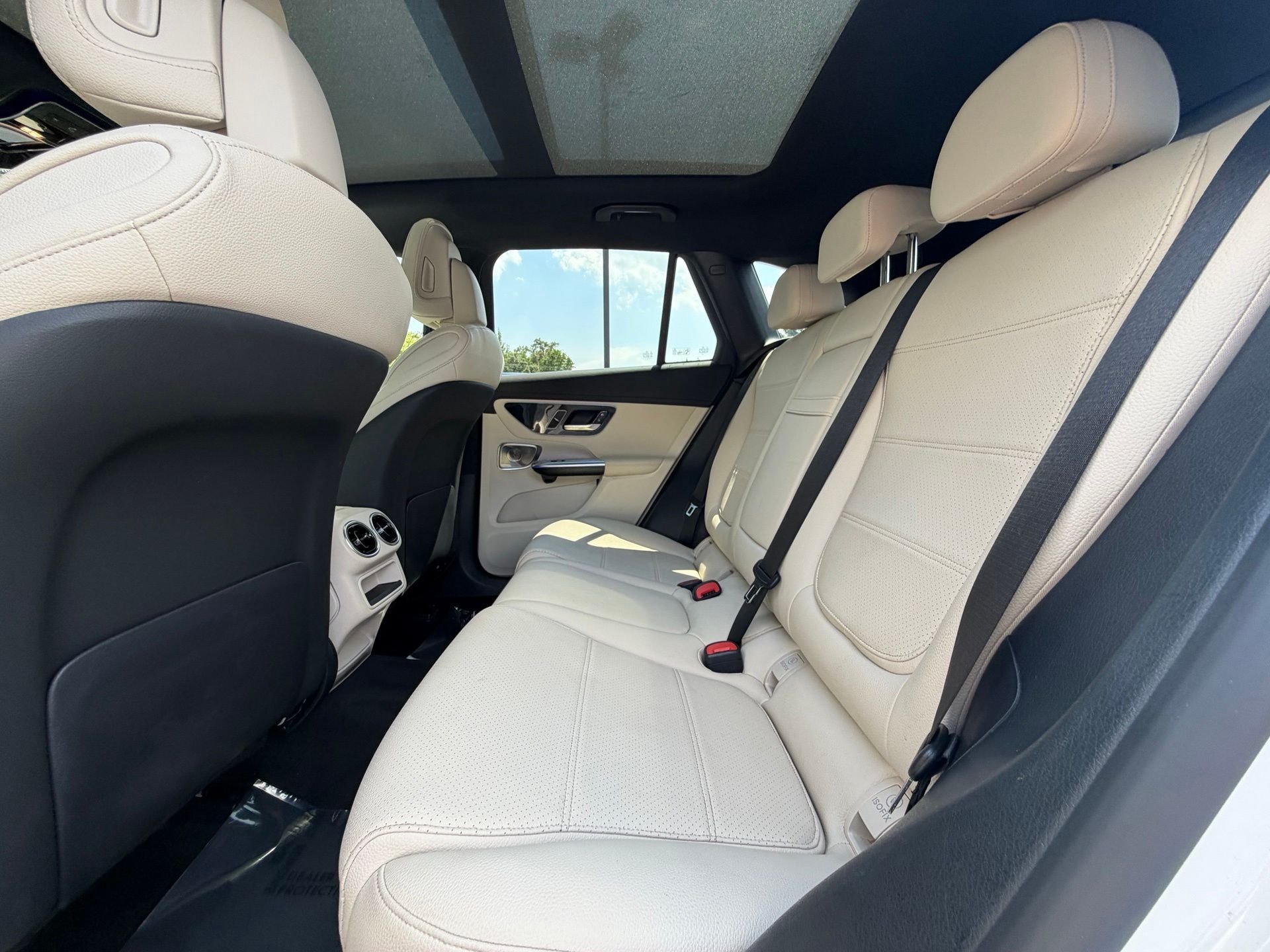 Certified Used 2023 White Mercedes-Benz GLC 300 image 23