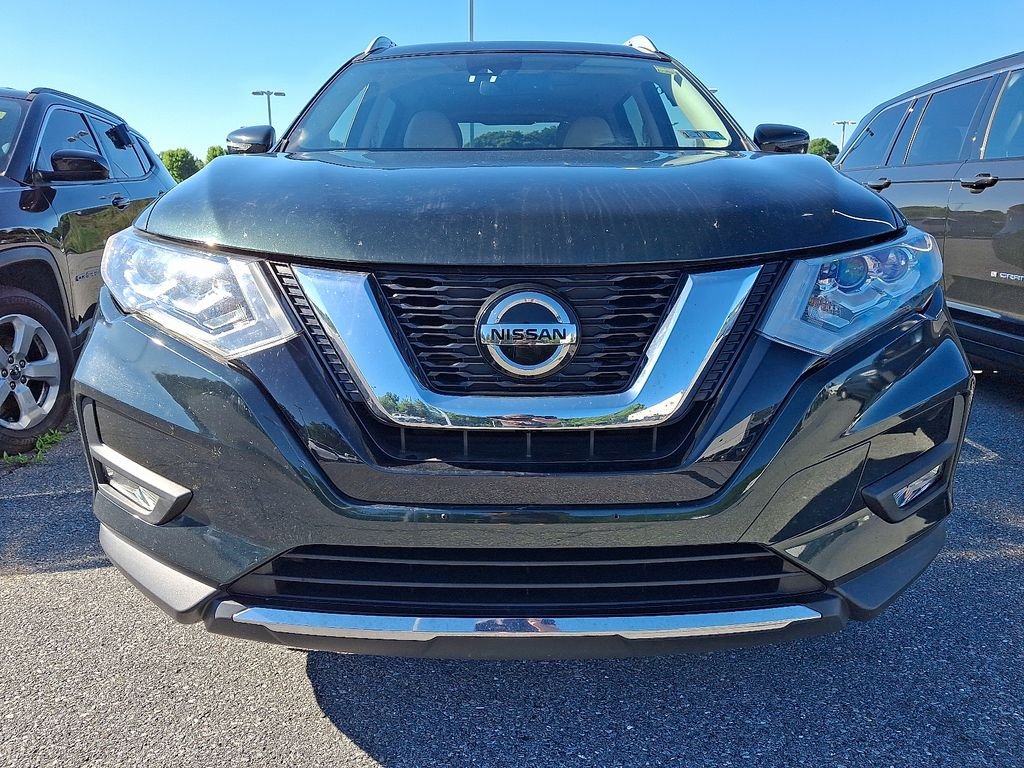 Used 2019 Green Nissan SL image 2