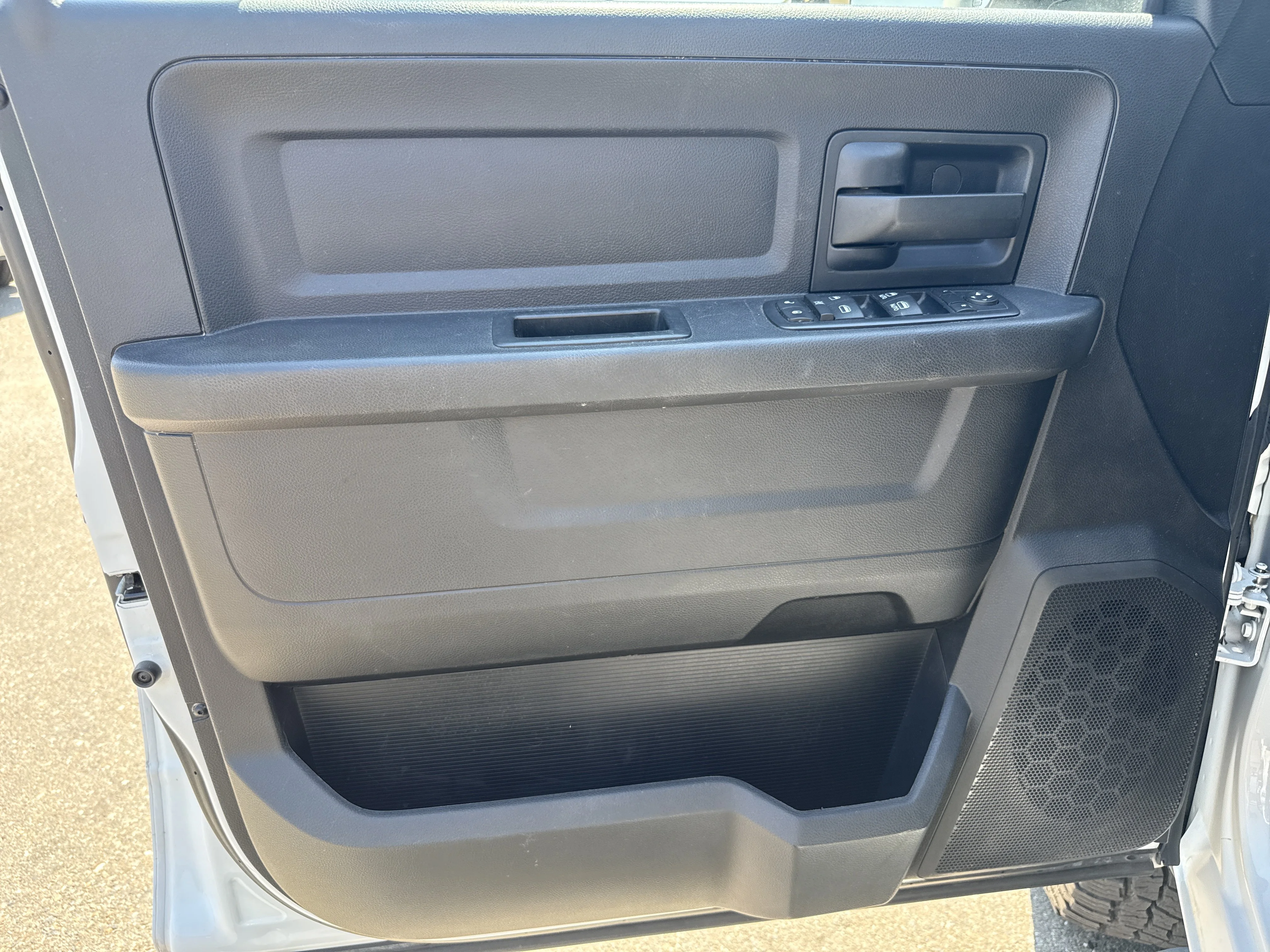 Used 2016 Bright White Clearcoat Ram Tradesman image 11