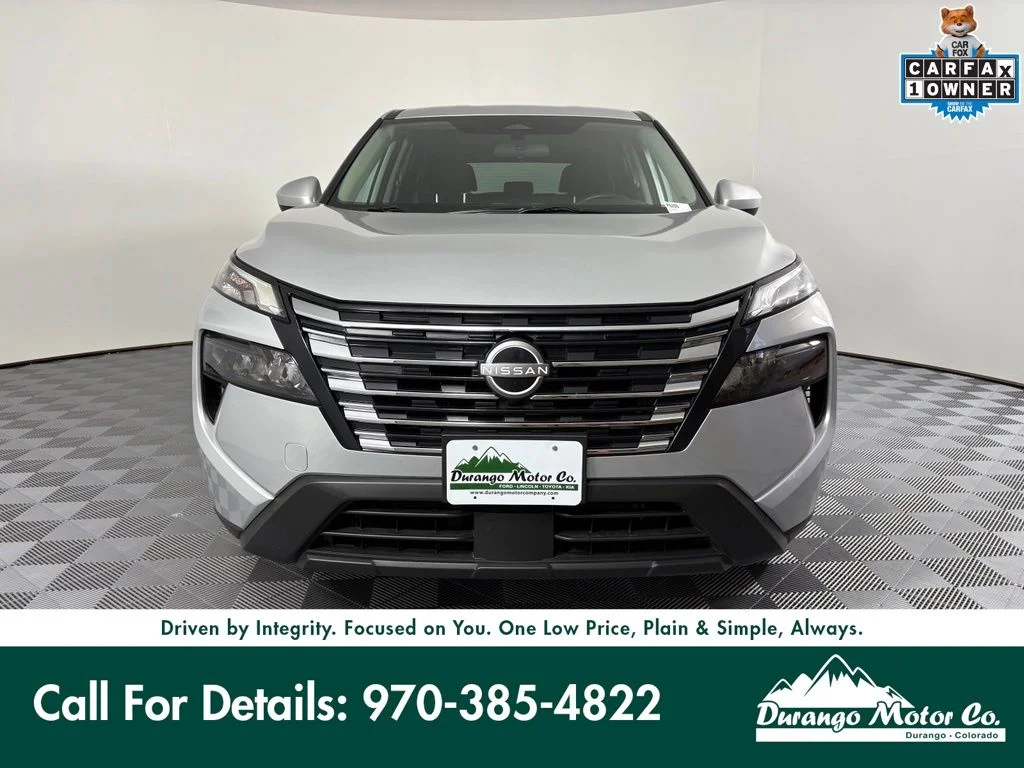 Used 2025 Silver Nissan SV image 3