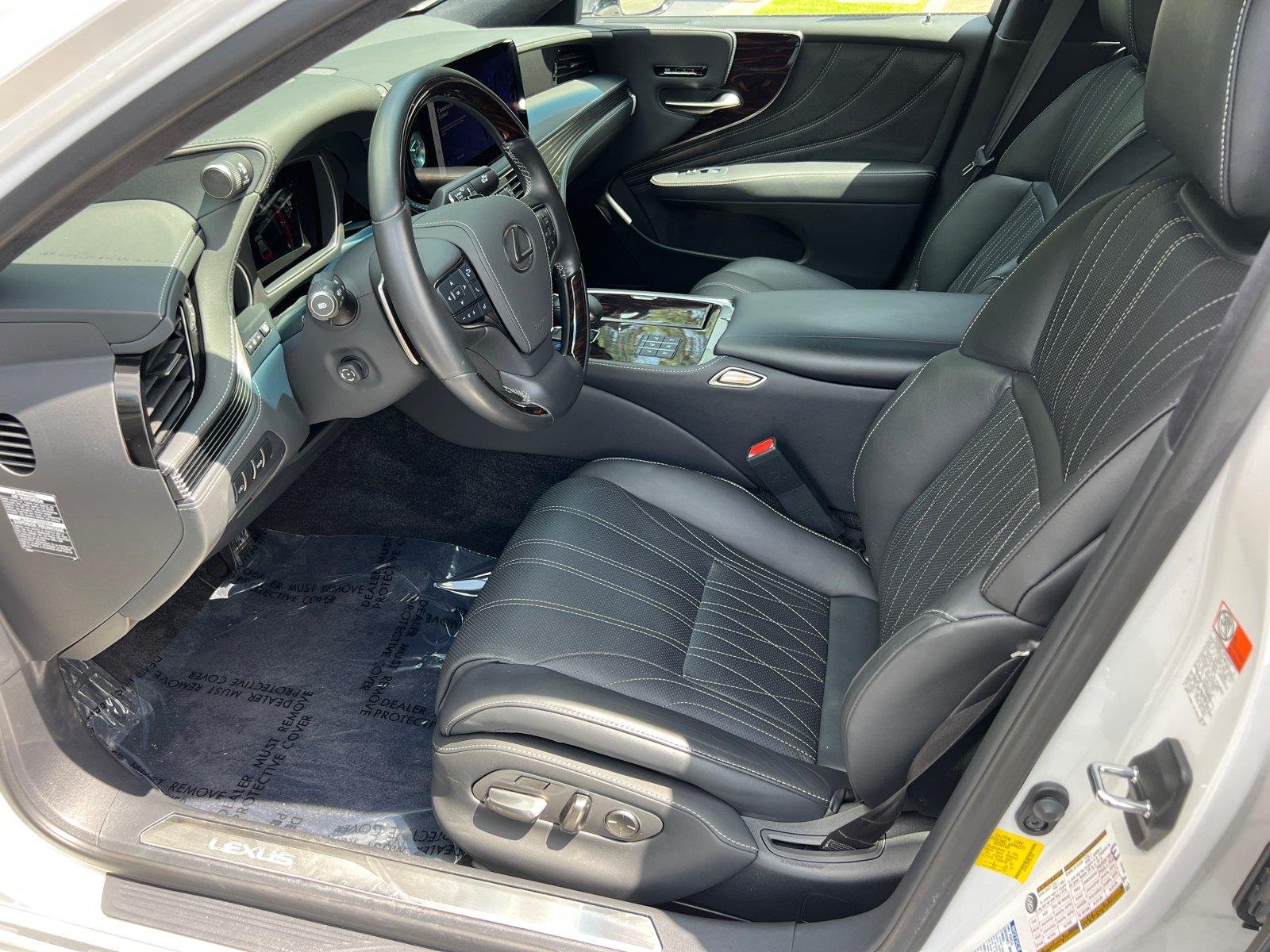 Used 2023 Eminent White Pearl Lexus 500 Luxury image 9