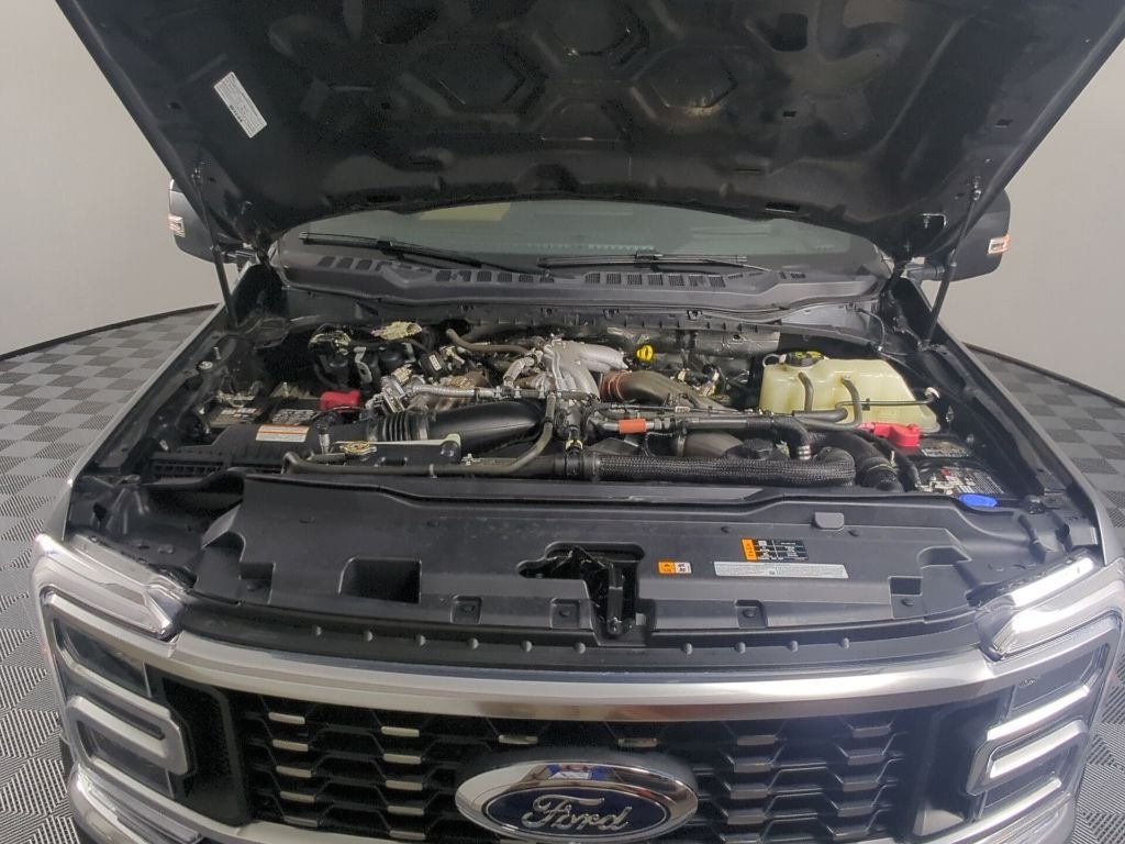 Certified Used 2025 Carbonized Gray Metallic Ford Lariat image 32