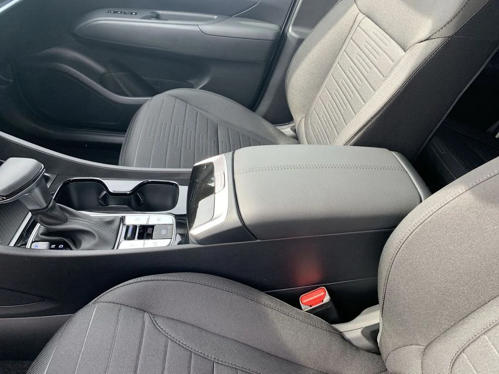 New 2026 White Hyundai SE image 21