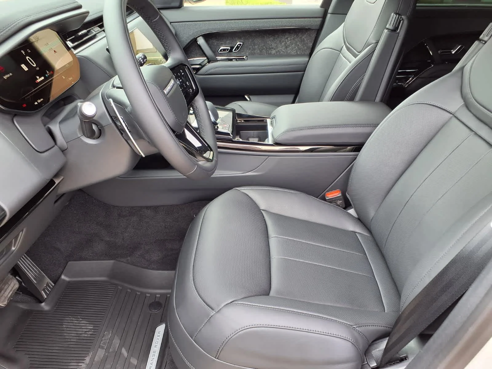 New 2026 Borasco Grey Land Rover Dynamic SE image 6