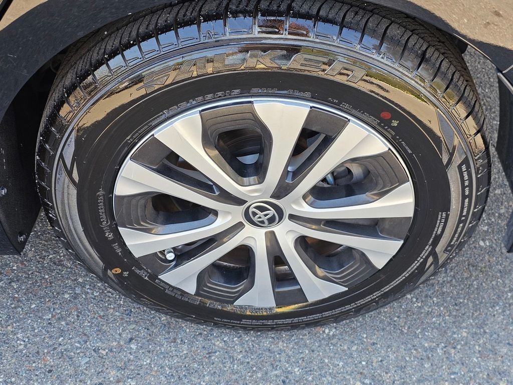 Used 2022 Black Toyota XLE image 9
