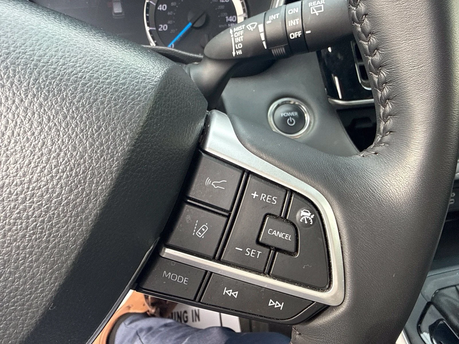 Used 2025  Toyota Hybrid XLE image 17