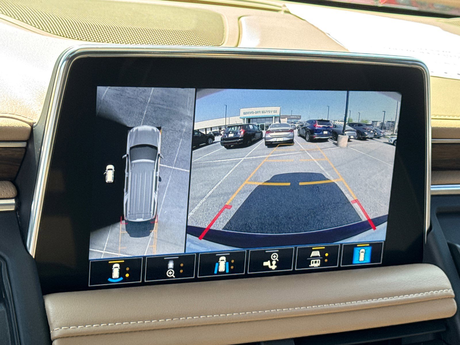 Used 2021 Iridescent Pearl Tricoat Chevrolet Premier image 35