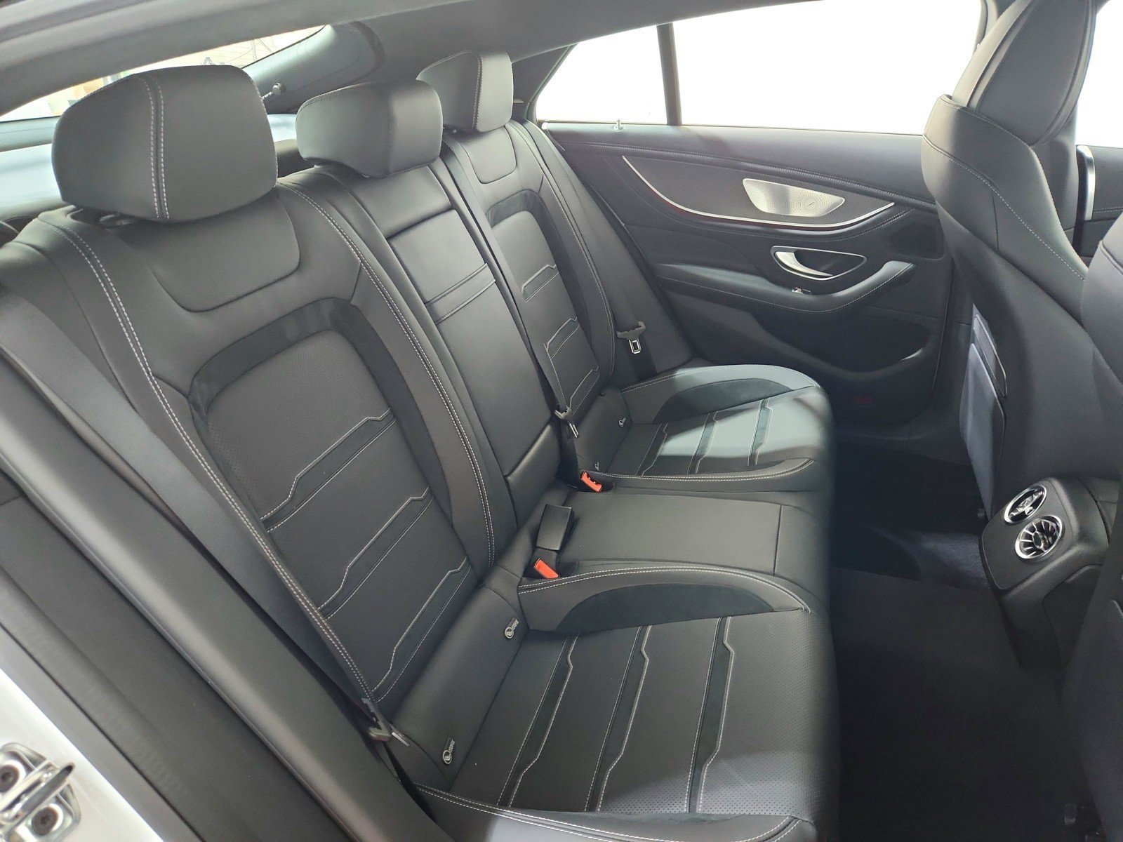 New 2026 MANUFAKTUR Moonlight White Metallic Mercedes-Benz AMG® GT 43 4-Door Coupe image 36