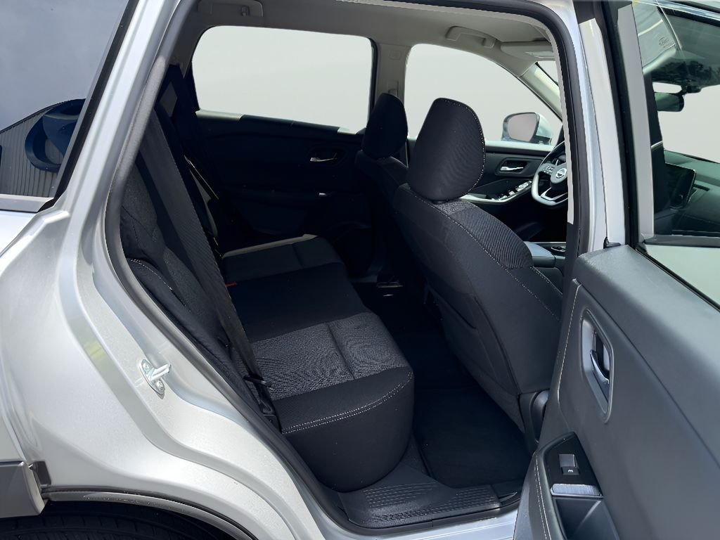 2024 Nissan Rogue SV - Photo 12