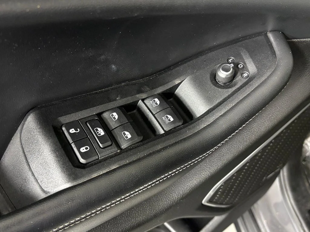 Used 2022 Gray Jeep Limited image 15
