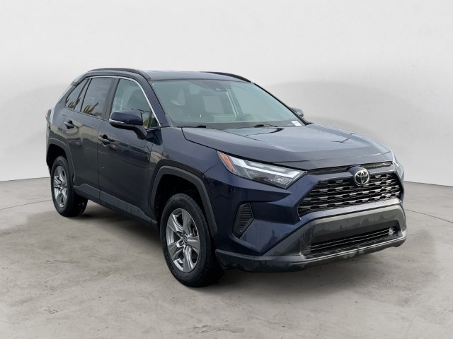 Used 2024  Toyota XLE image 3
