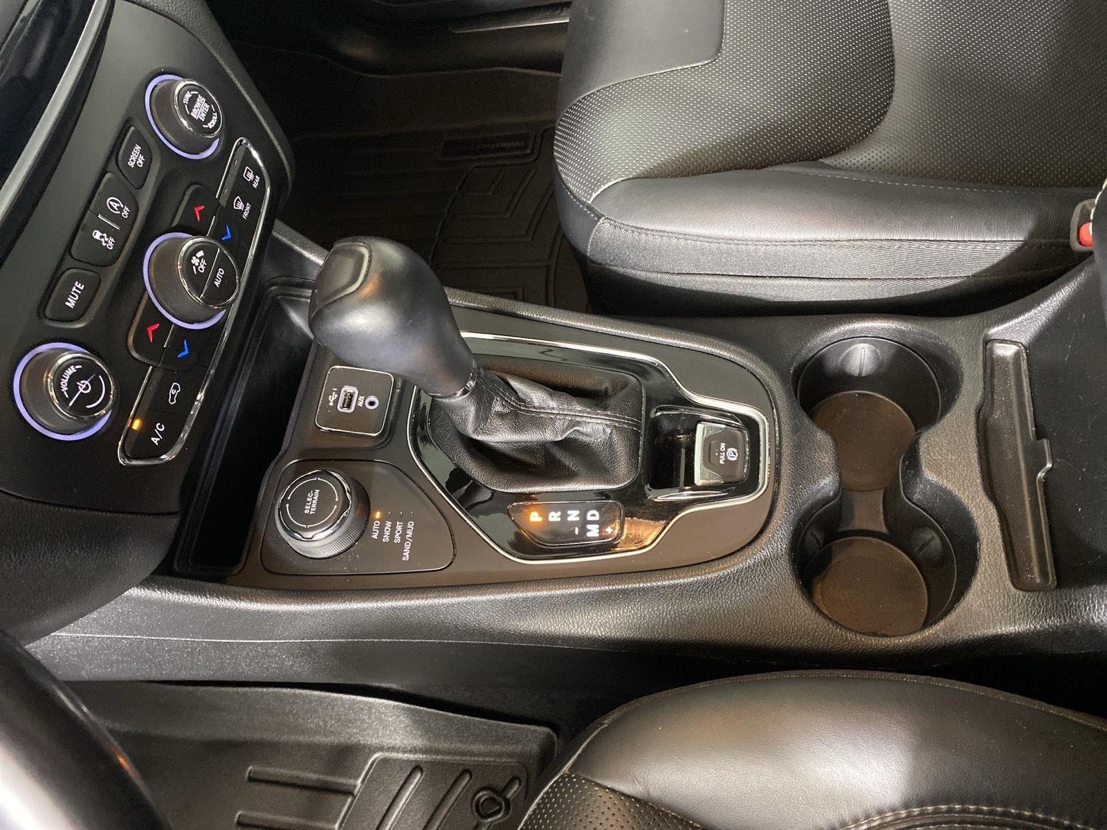 Used 2019 Olive Green Pearlcoat Jeep Limited image 22