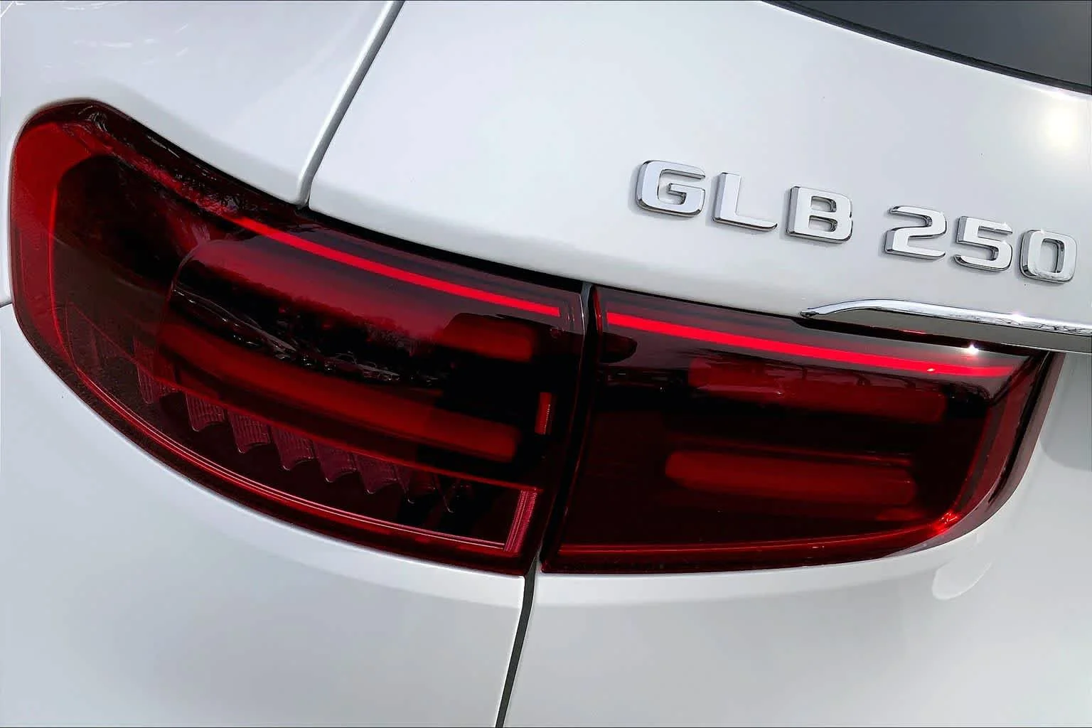 Certified Used 2026 Polar White Mercedes-Benz GLB 250 image 18