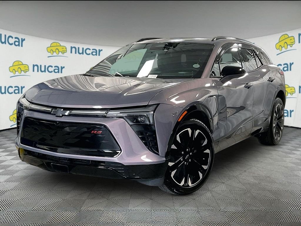 Used 2025 Gray Chevrolet RS image 3