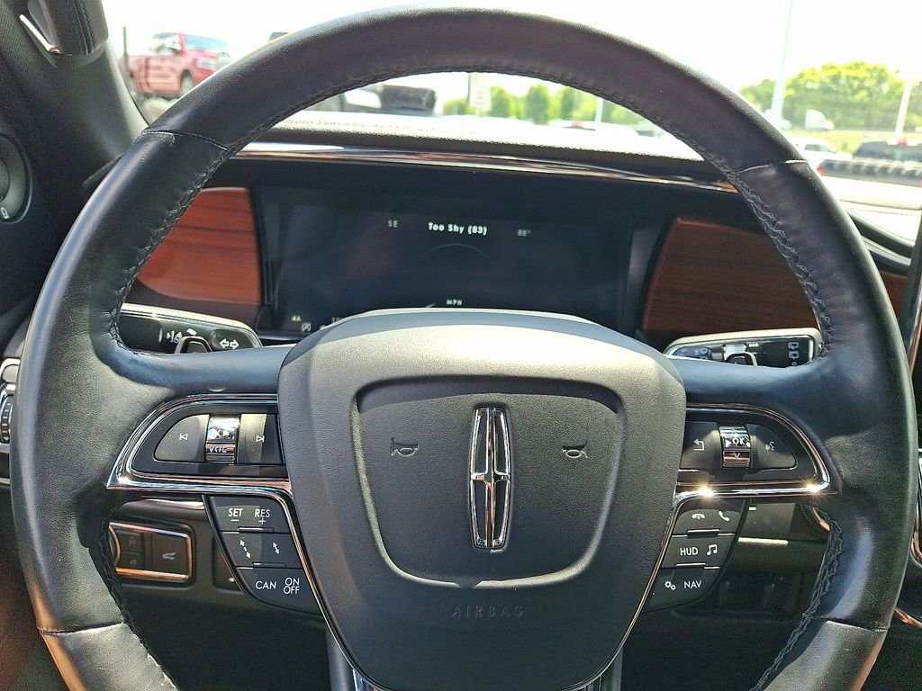 Used 2021 White Lincoln Reserve image 22