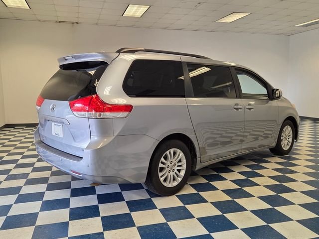 Used 2013 Silver Toyota XLE image 6
