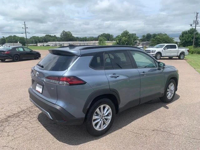 Used 2026  Toyota LE image 7