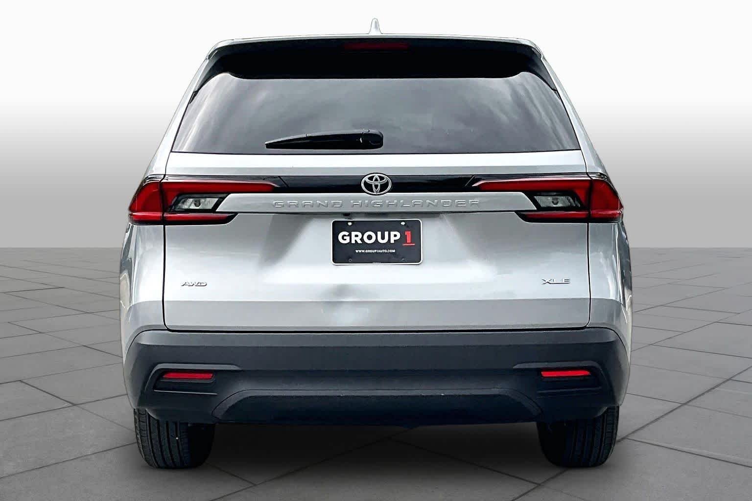 Used 2025 Celestial Silver Metallic Toyota XLE image 5