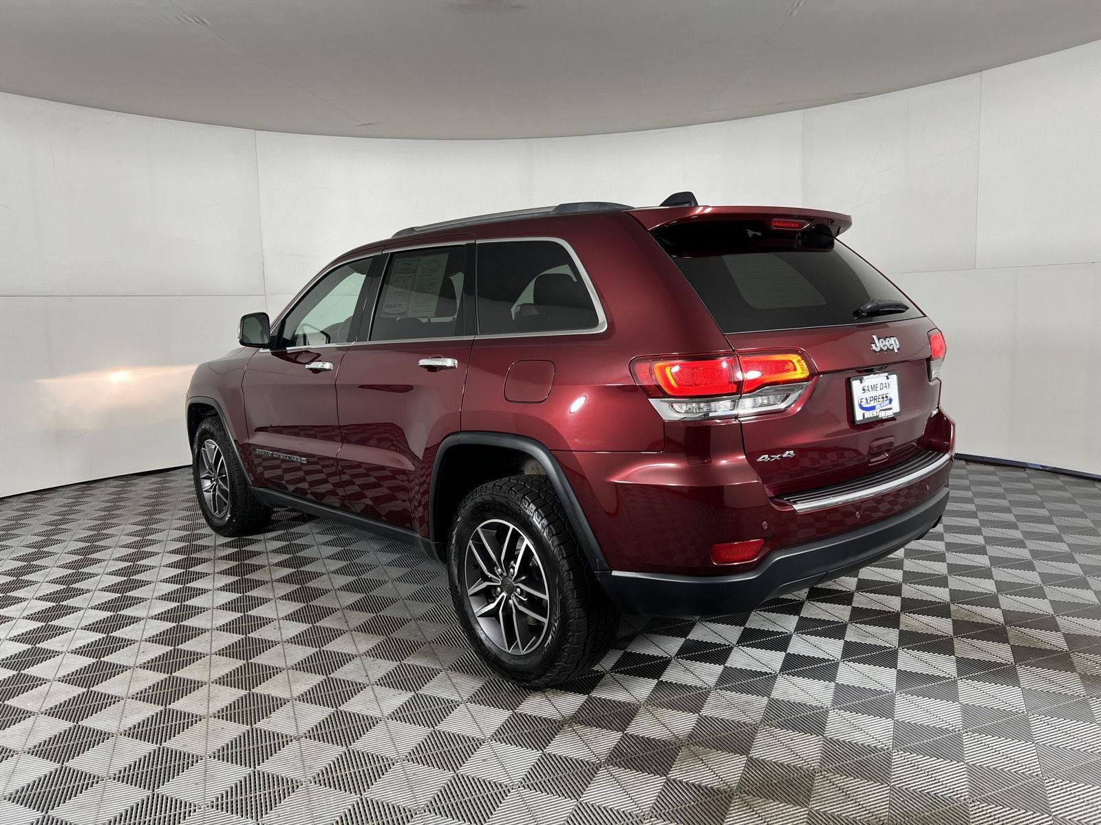Used 2022 Velvet Red Pearlcoat Jeep Limited image 7