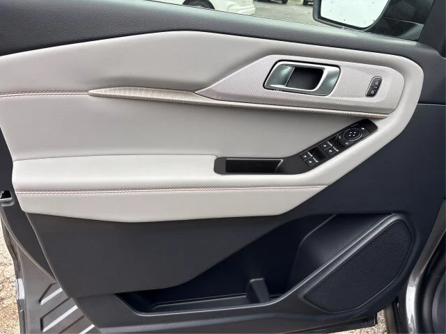 New 2026 Carbonized Gray Metallic Ford Active image 43