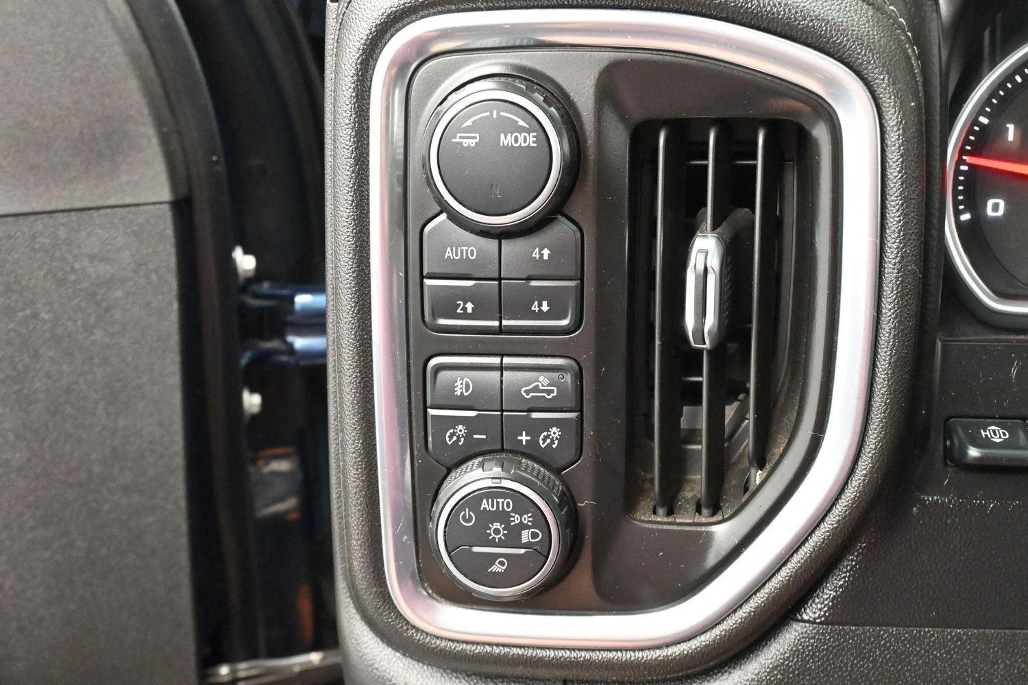 Used 2020 NORTHSKY BLUE METALLIC Chevrolet High Country image 20