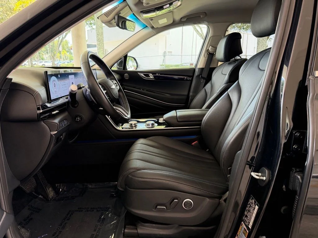 Used 2025 Black Genesis 2.5T image 6