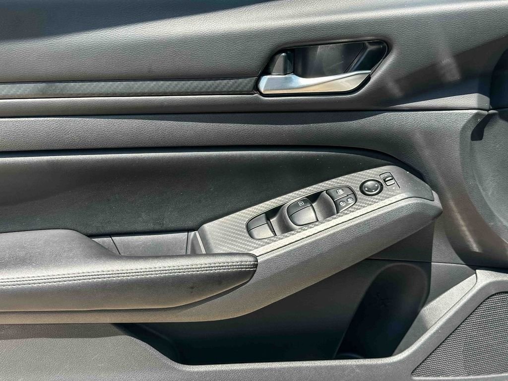 2025 Nissan Altima SV - Photo 16