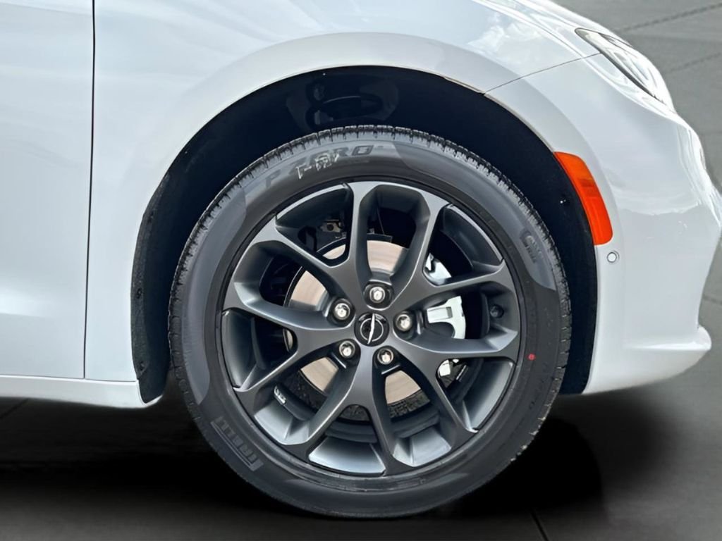 New 2024 Bright White Clear-Coat Exterior Paint Chrysler Touring L image 8