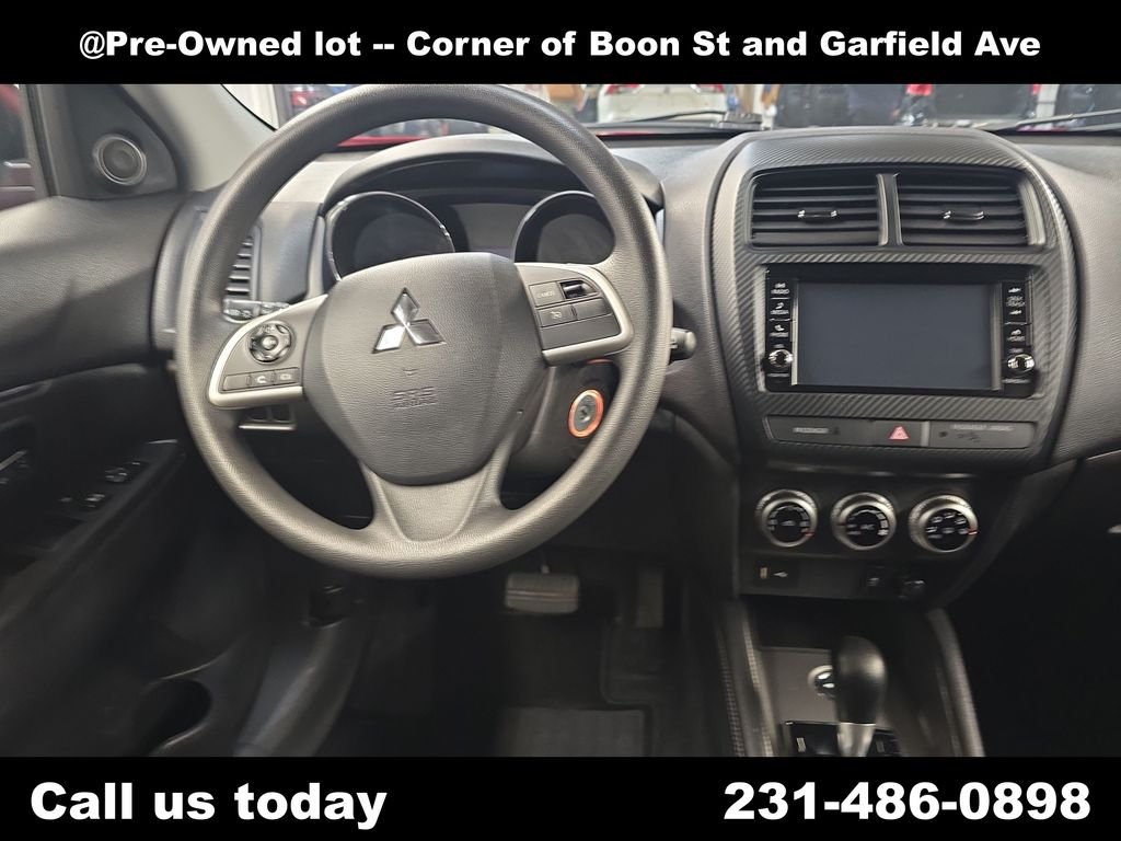 Used 2025  Mitsubishi  image 13