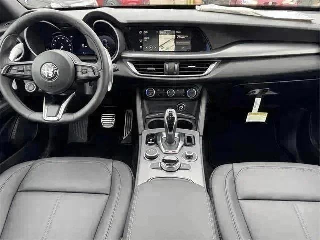 New 2025 Vulcano Black Metallic Exterior Paint Alfa Romeo  image 7