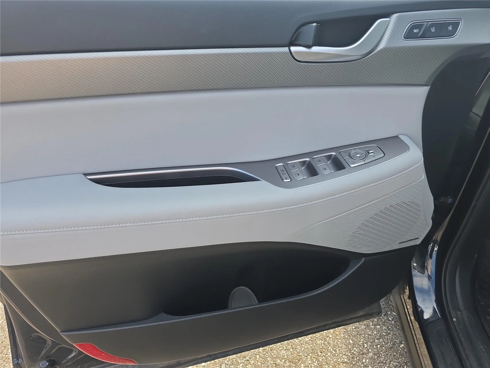 Used 2023 Moonlight Cloud Hyundai SEL image 30