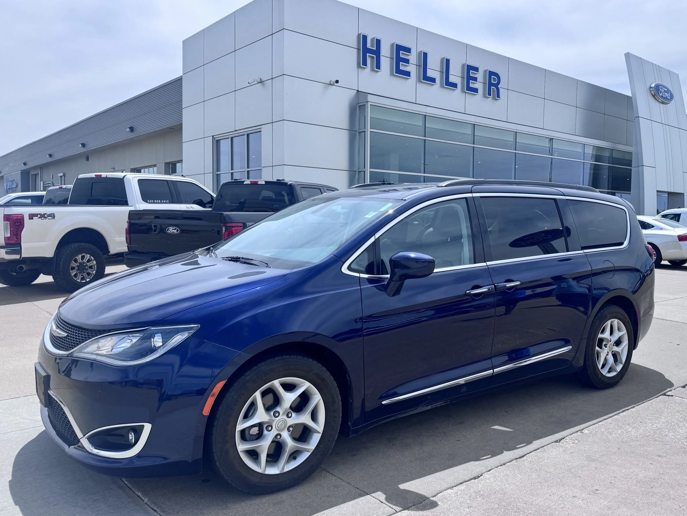 Used 2017 Jazz Blue Pearlcoat Chrysler Touring L image 3