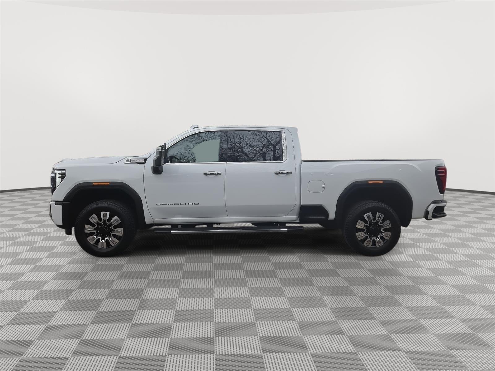 Used 2025 Summit White GMC Denali image 6