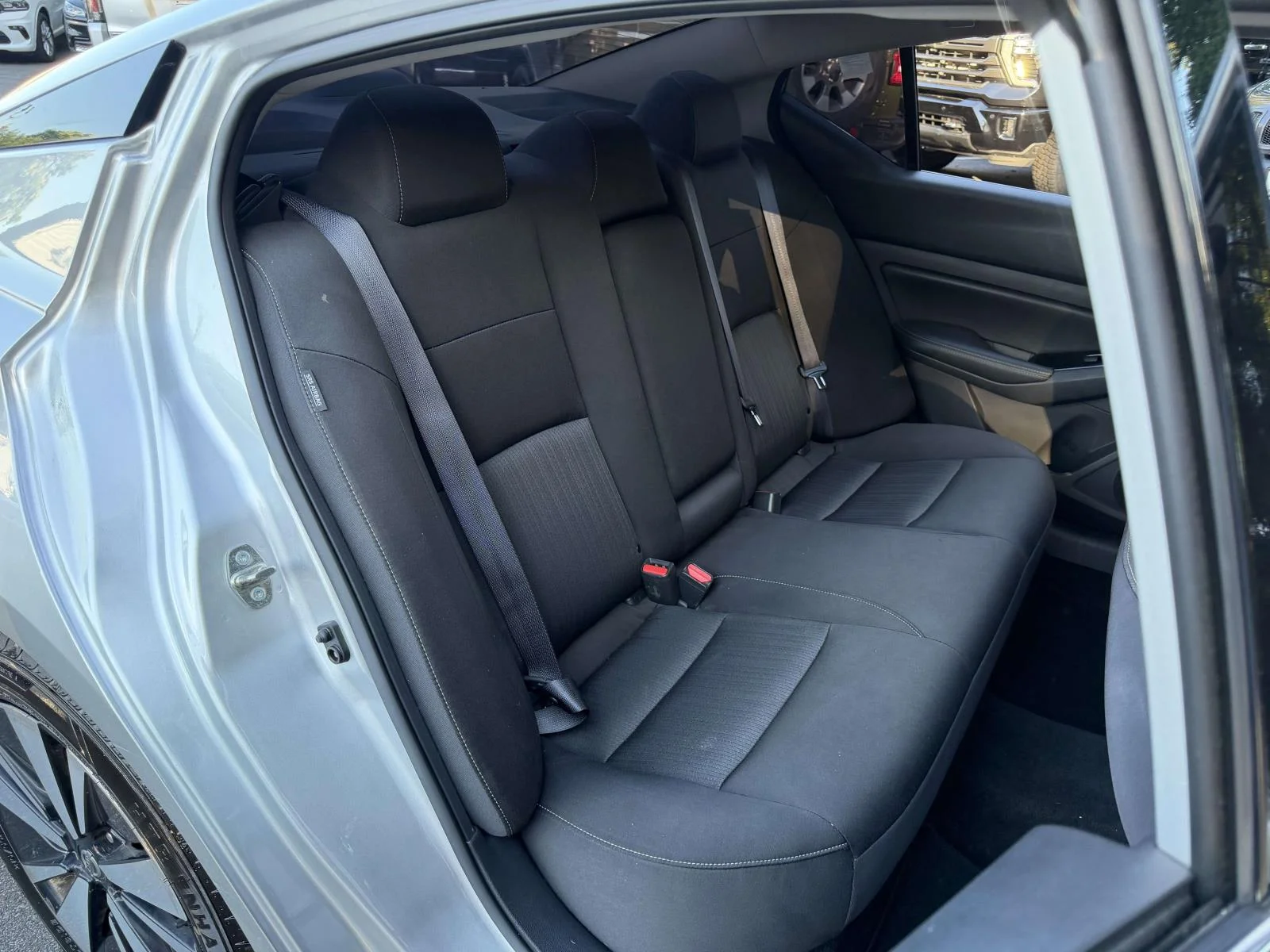 Used 2020 Silver Nissan 2.5 SV image 12