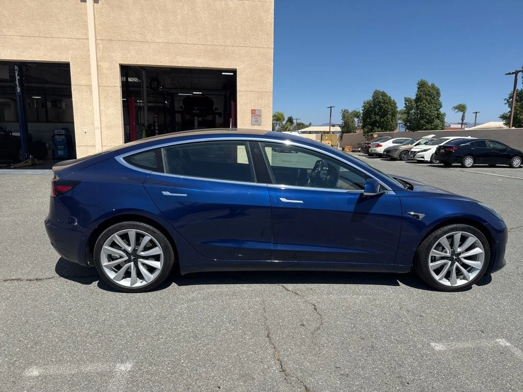 Used 2018  Tesla Long Range image 9