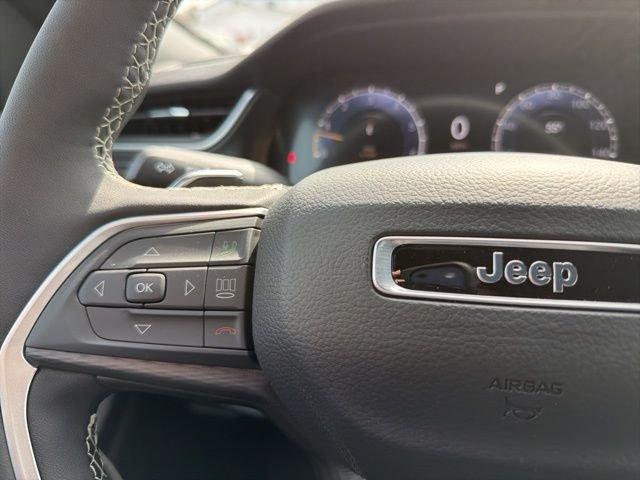 New 2026 Diamond Black Crystal Pearl-Coat Exterior Paint Jeep Laredo X image 23
