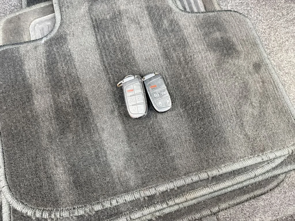 Used 2018 Gray Dodge SXT image 80