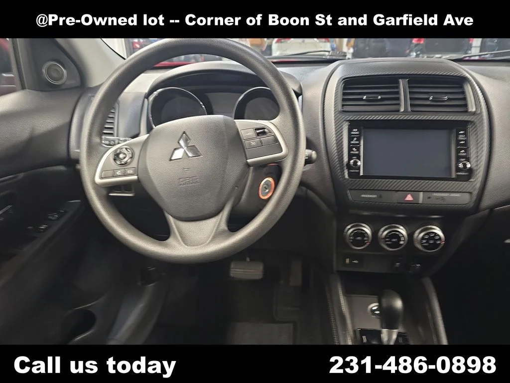 Used 2025  Mitsubishi  image 13