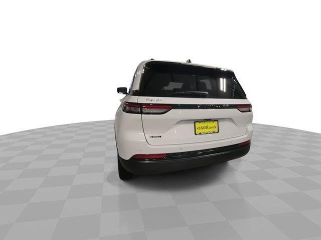 Used 2023 White Jeep Altitude image 7