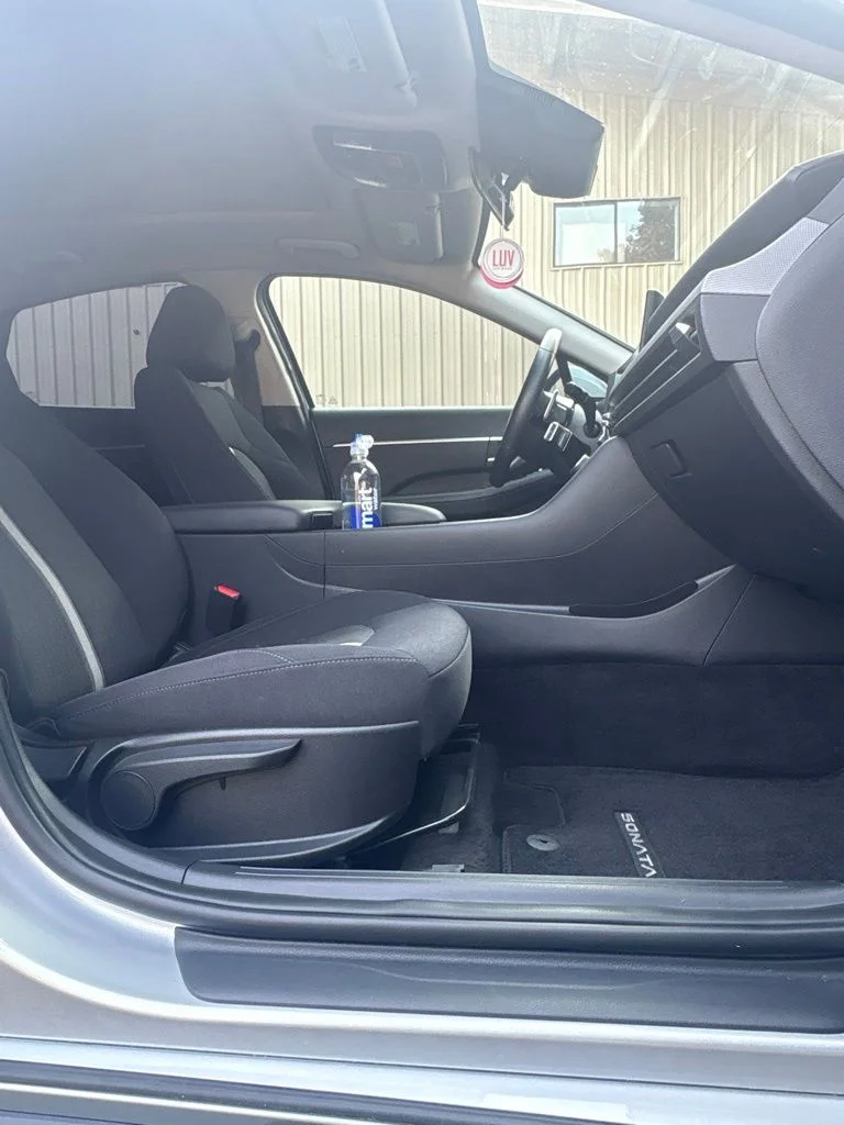 Used 2025 Silver Hyundai SEL Convenience image 10