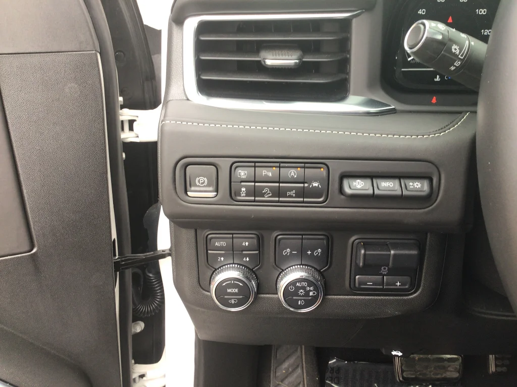 Used 2023 White Frost Tricoat GMC Denali Ultimate image 13