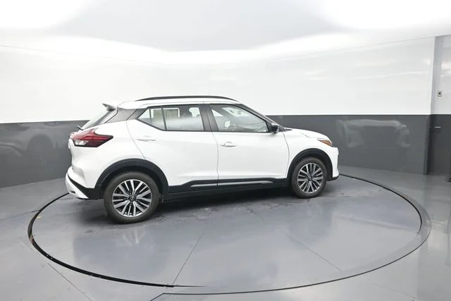 Used 2024 White Nissan SR image 42