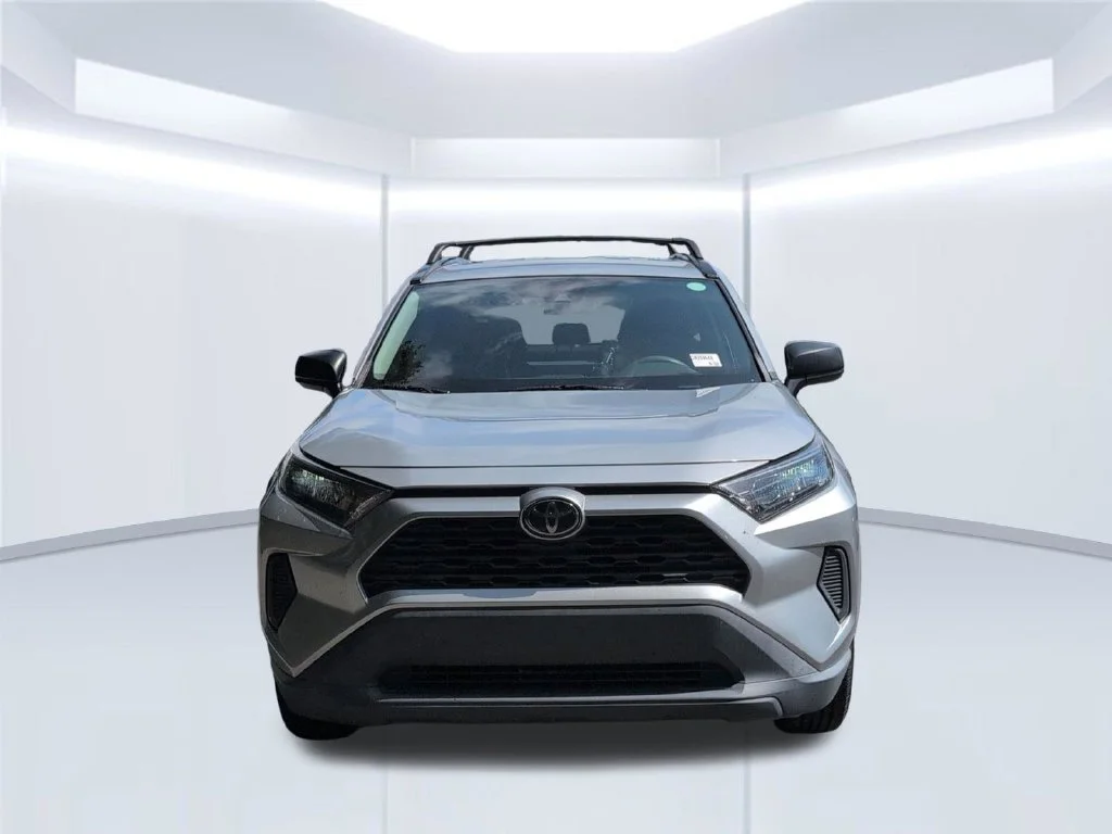 Used 2019 Silver Toyota LE image 10